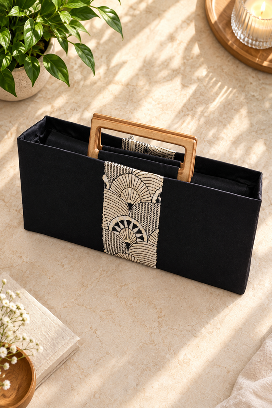 کیف هابنا دسته چوبی مشکی با تکه سوزندوزی